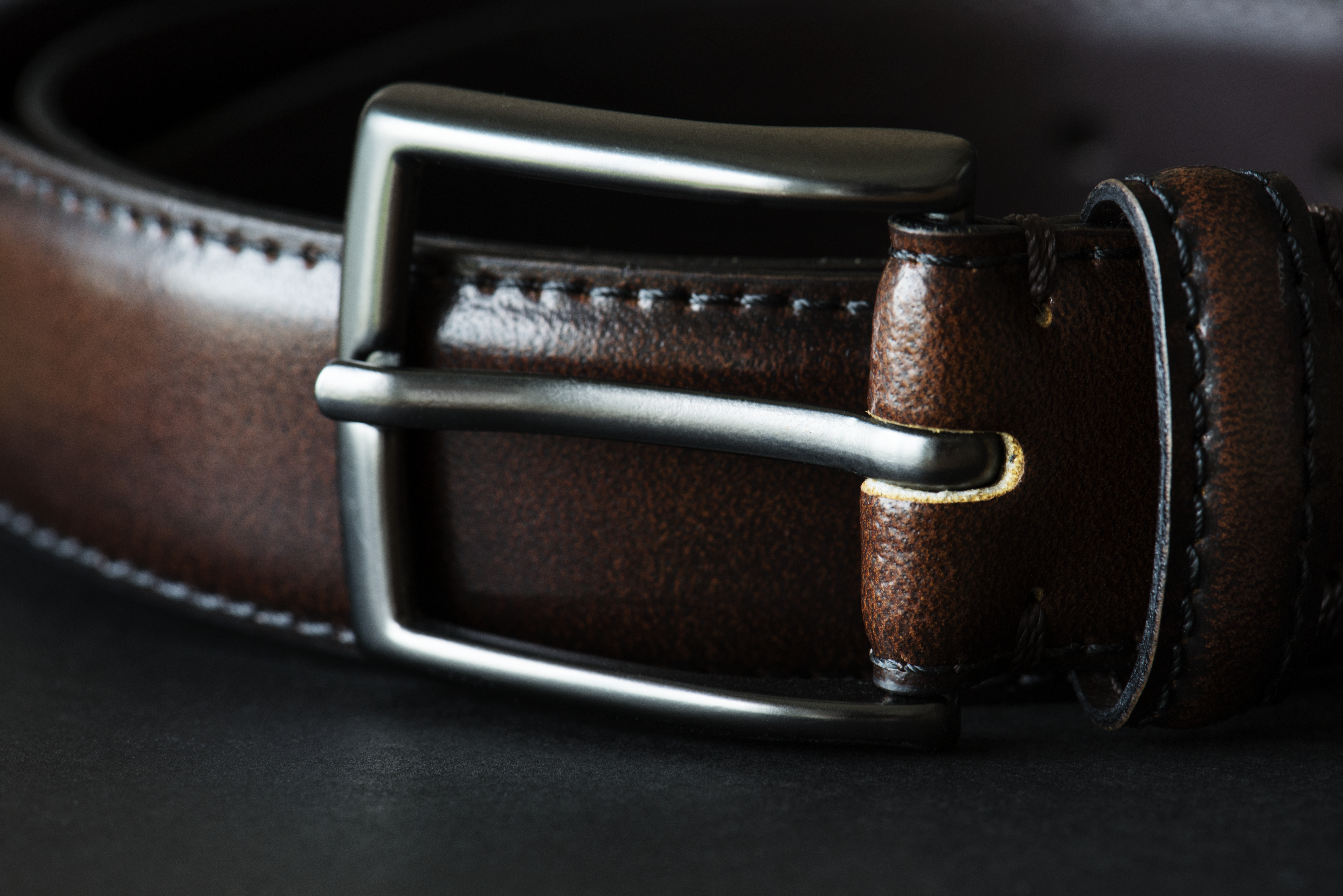 Elevating Belt Buckles to Masterpieces of Art: The Power of Manual Polishing