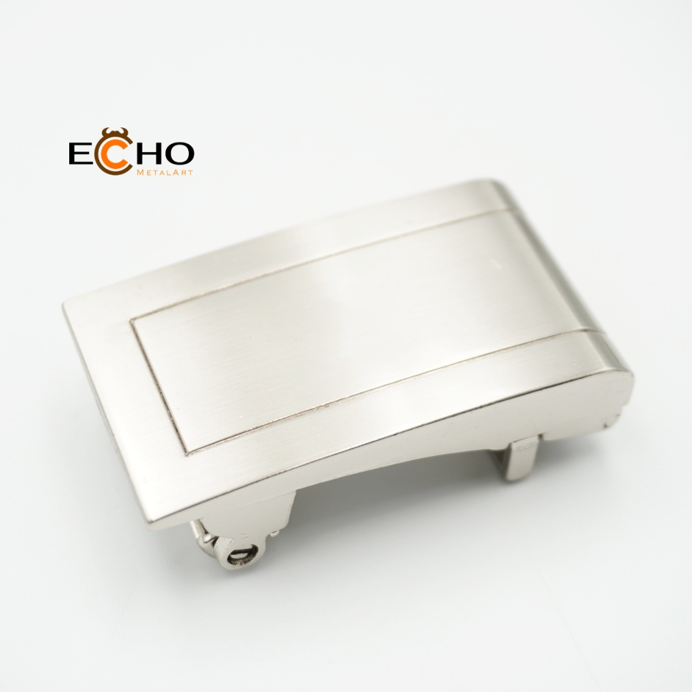 Explore the Elegance: 30mm Minimalist Automatic Belt Buckle with Inner-Pass Design
